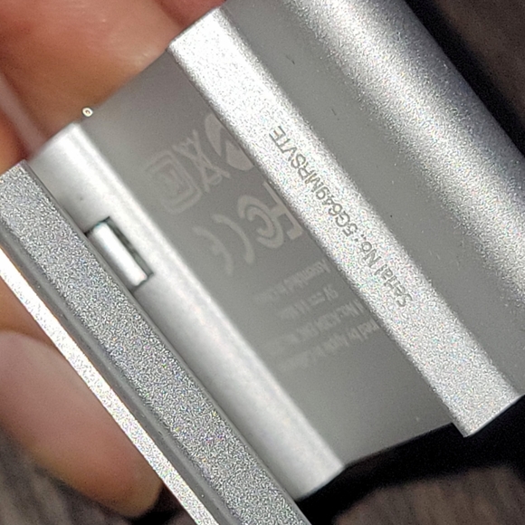 Apple iPod Shuffle A1204 Silver 2nd Gen. 1GB And Charger! - Picture 8 of 9